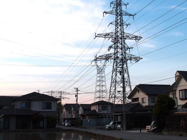 送電圧が100Vでは無いワケ：電気の豆知識（デンマメ）  株式会社北陸 