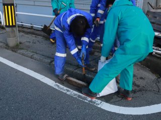 R8 春の恒例の側溝清掃